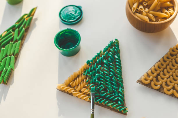50 Low-Prep Christmas Activities for Kids (All Using Things You Already Have at Home)