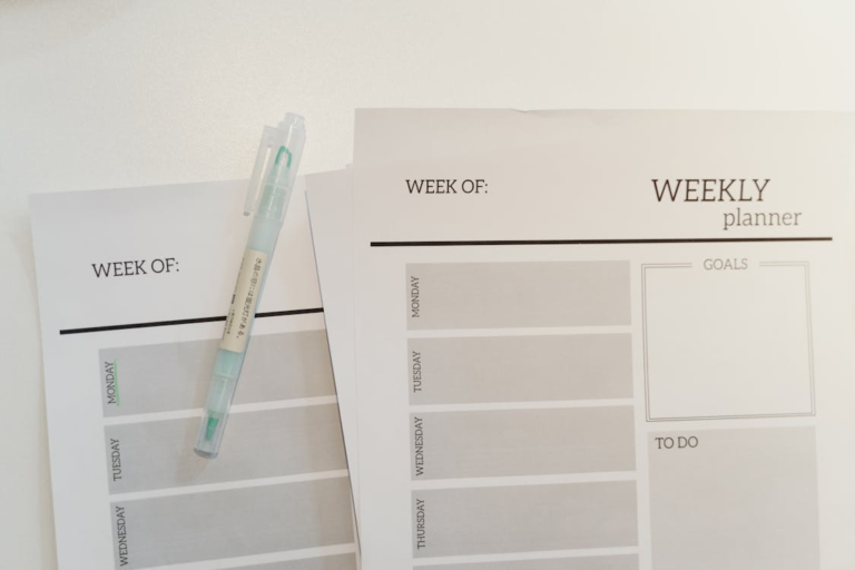 How to Stay Organized with a Customizable Daily Planner