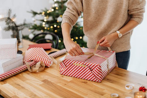 Holiday Gifts for Homeschool Moms (Amazon Picks She’ll Actually Use & Love)