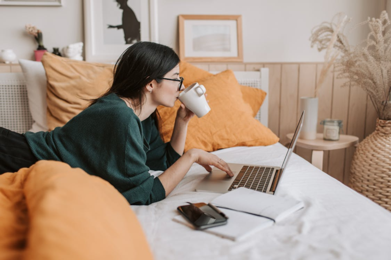 How to Set Boundaries Between School Time and Mom Time