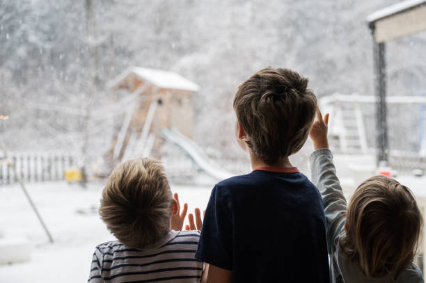 How to Keep Kids Focused When It Gets Dark Early (Winter Homeschool Tips)