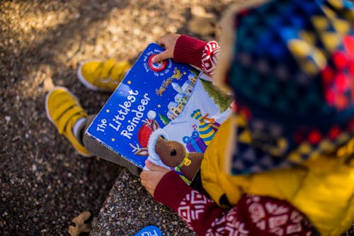 My Family’s Favorite Winter Books & Read-Alouds for Cozy Nights
