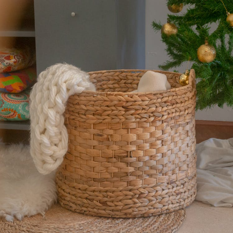 Christmas Morning Basket Ideas (Books, Games, Snacks & Printables)